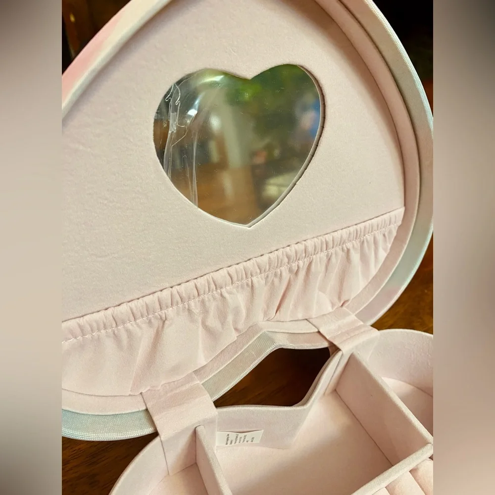 NWT! Jewelry box in pastel tones. Lined interior, mirror. Gorgeous heart-shaped.